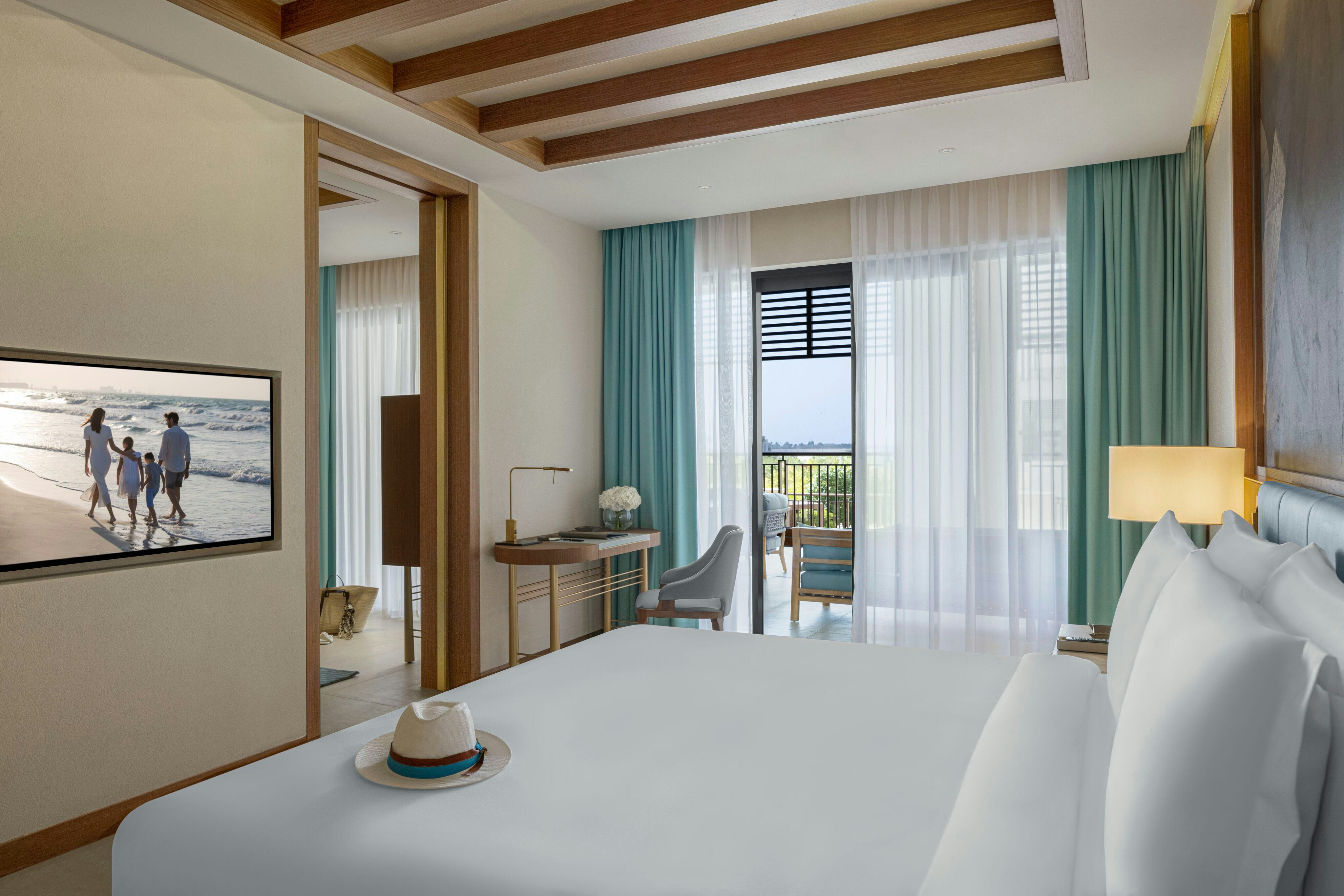 jumeirah-gulf-of-bahrain-junior-suite_11570