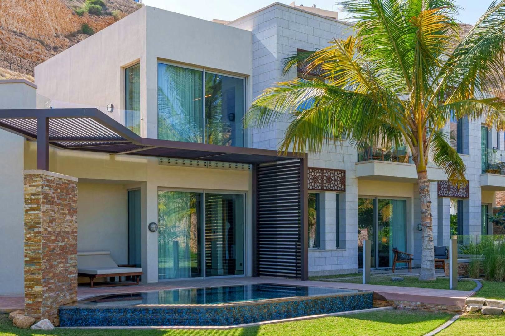 Four Bedroom Ocean Villa with Garden and Pool