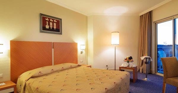junior-suite-crystal-admiral-resort-suites-and-spa-antalya-01_11600