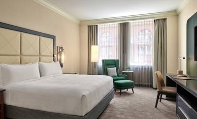 Executive level, Guest room, 1 King