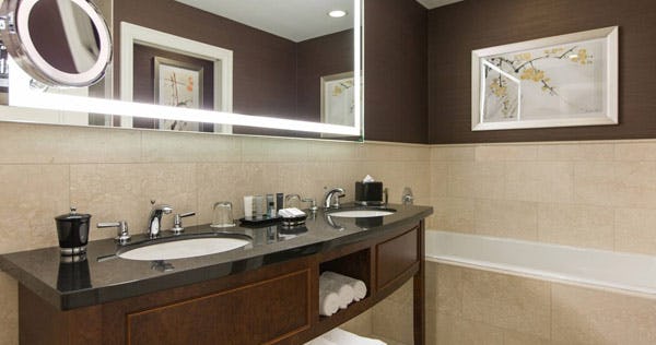 jw-marriott-chicago-executive-level-guest-room-1-king-02_10712