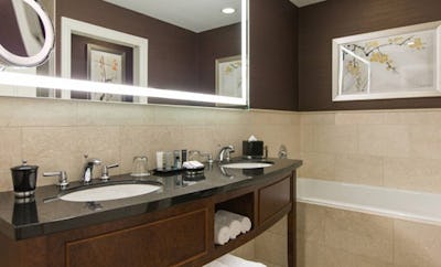 Executive level, Guest room, 1 King