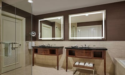 Guest room, 1 King, Low floor