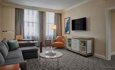 Luxury, 1 Bedroom 2 room Suite, 1 King, Bathrooms: 1.5, Corner room