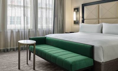 Luxury, 1 Bedroom 2 room Suite, 1 King, Bathrooms: 1.5, Corner room