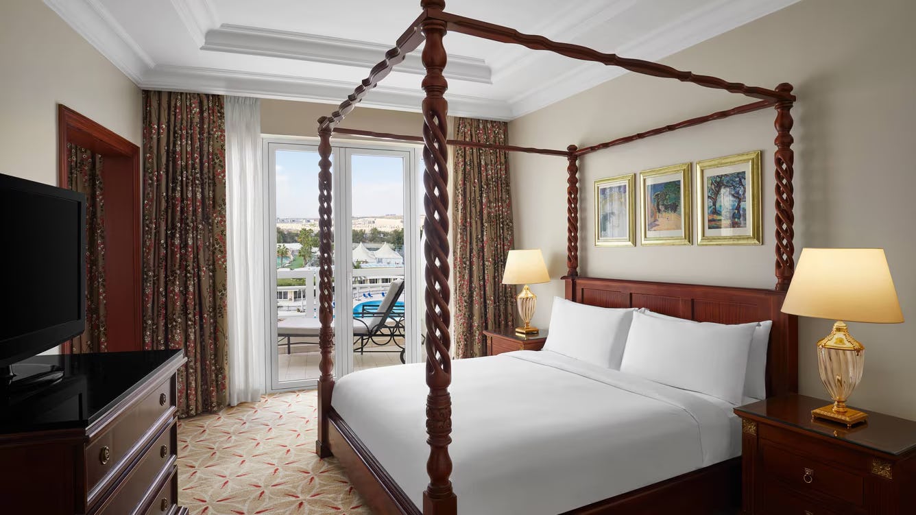 PREMIER JUNIOR SUITE, EXECUTIVE LOUNGE ACCESS, SUITE, 1 KING, GOLF VIEW