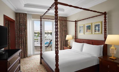 PREMIER JUNIOR SUITE, EXECUTIVE LOUNGE ACCESS, SUITE, 1 KING, GOLF VIEW