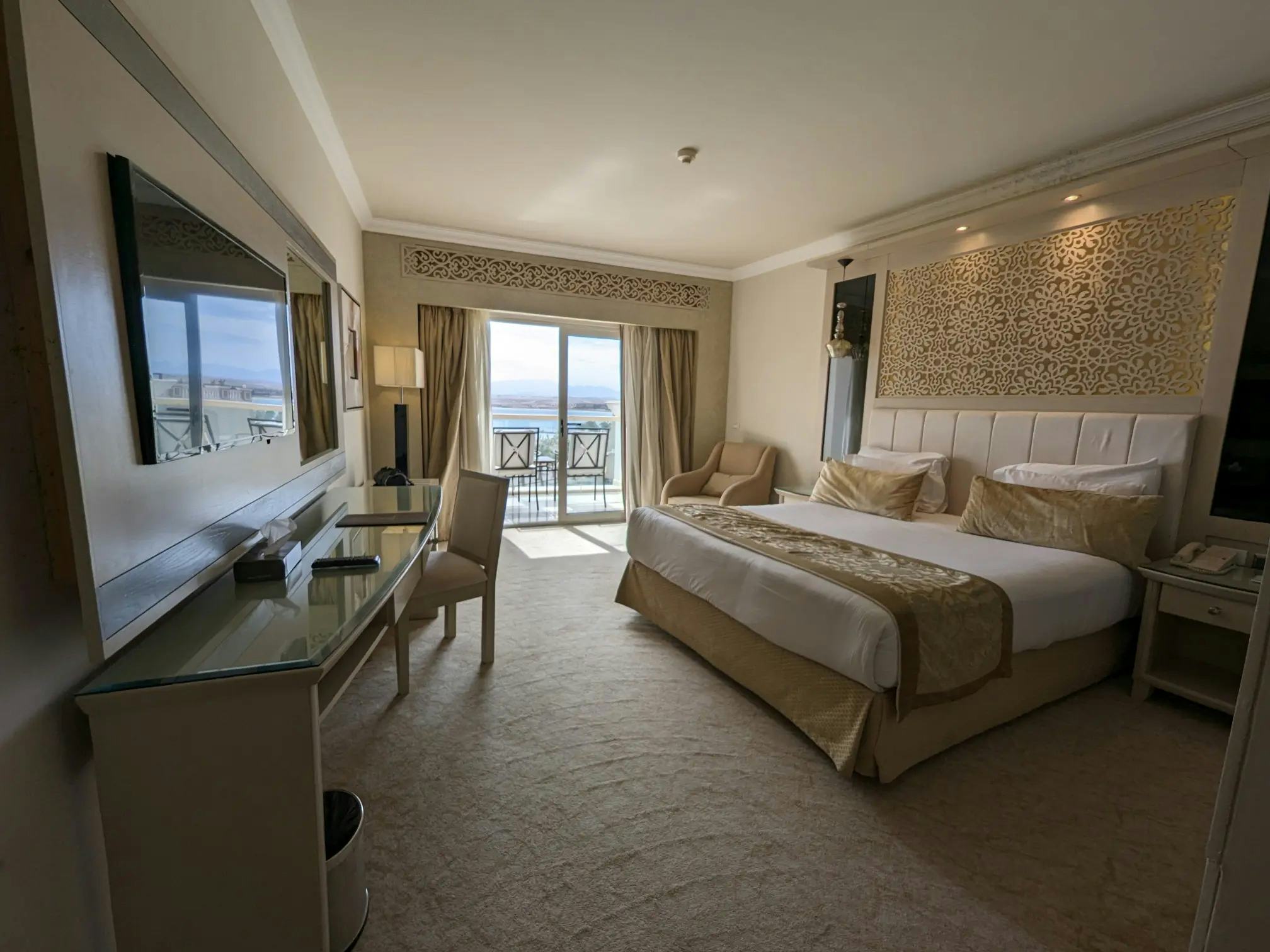 kaisol-romance-resort-sahl-hasheesh-hurghada-egypt-deluxe-room-sea-view-01_12311