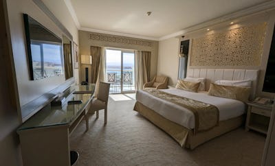Deluxe Room (Sea View)