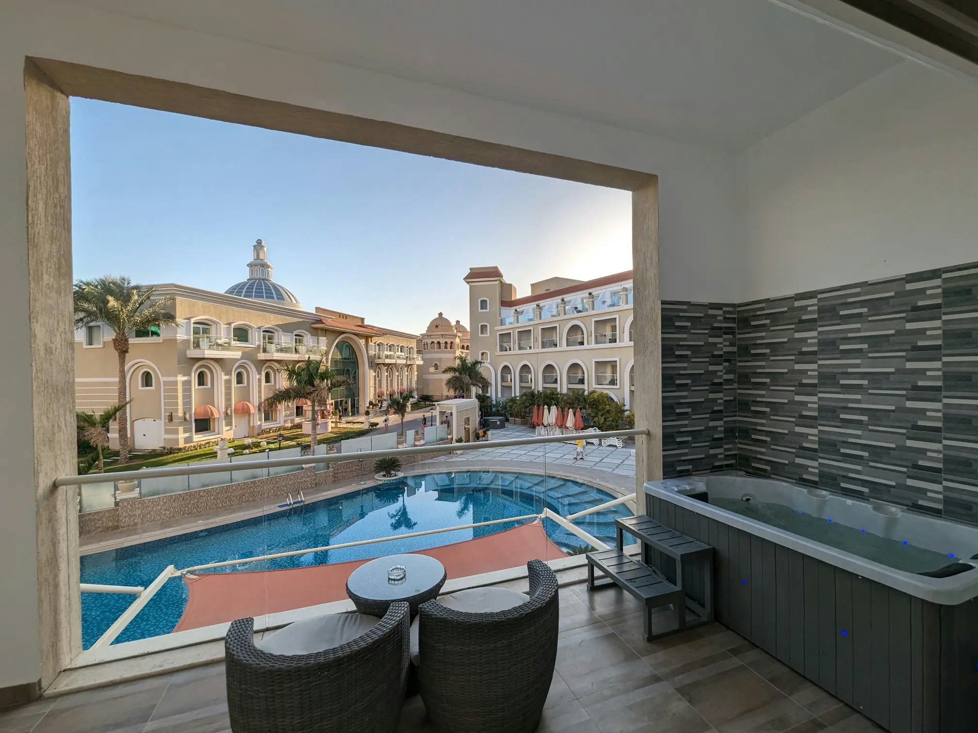 kaisol-romance-resort-sahl-hasheesh-hurghada-egypt-jacuzzi-suite-01_12311