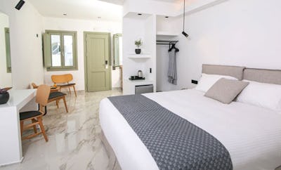 Superior Suite with pool view