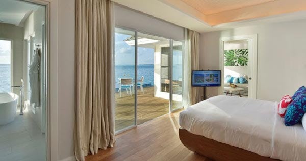 kandima-maldives-honeymoon-ocean-pool-villa-01_10395