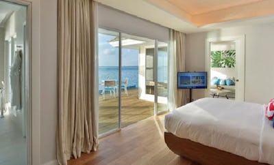 Sunset Aqua Pool Suite