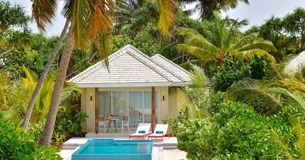 kandima-maldives-sunrise-beach-pool-villa-with-swirl-pool-02_10395