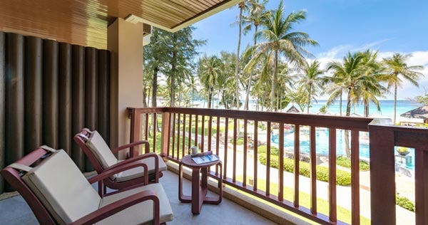 katathani-phuket-beach-resort-junior-suite-02_174
