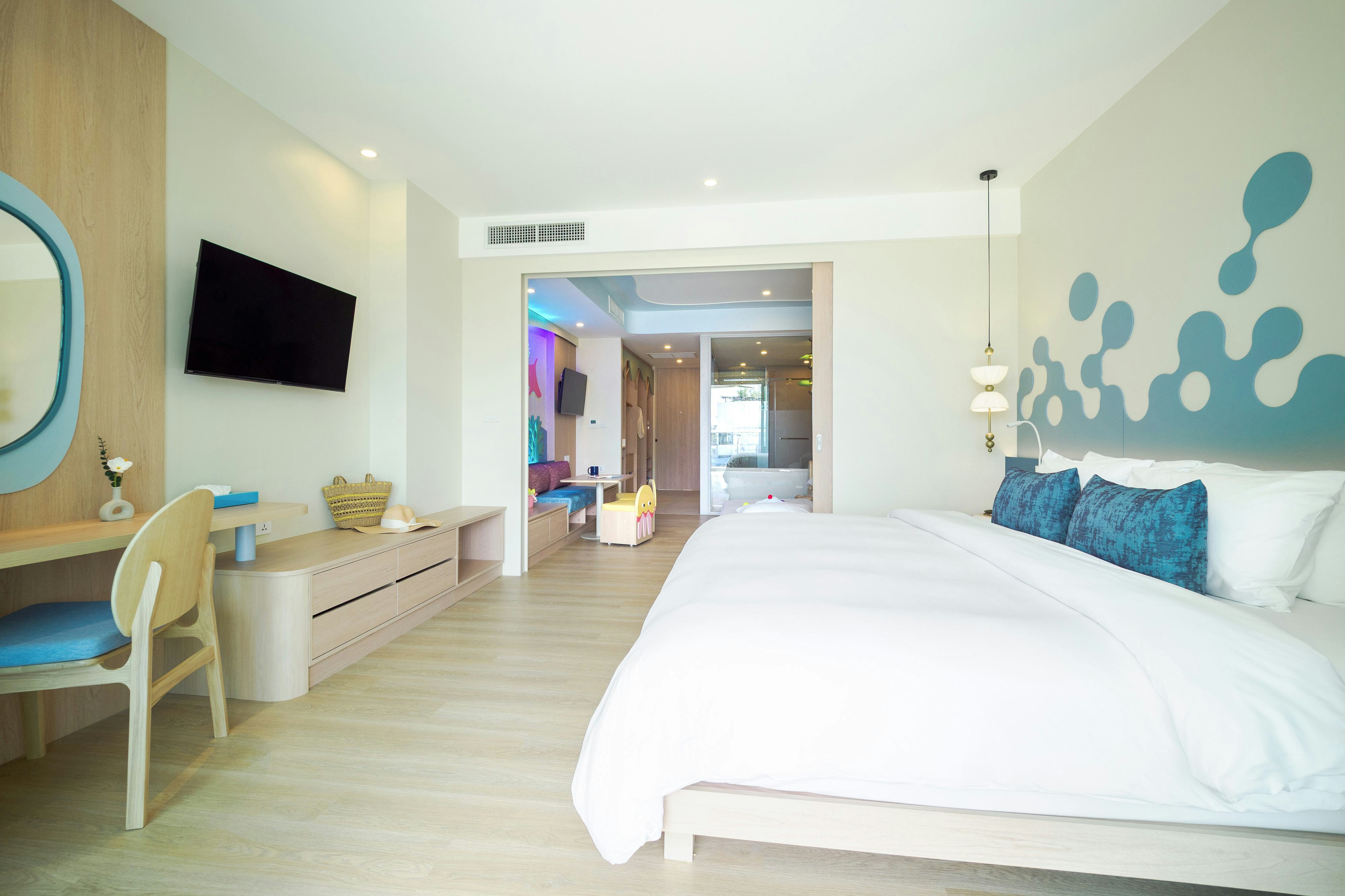 katathani-phuket-beach-resort-thailand-family-room-collection-02_174