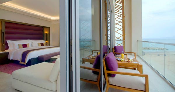kempinski-hotel-muscat-oman-grand-deluxe-sea-view-room_10064