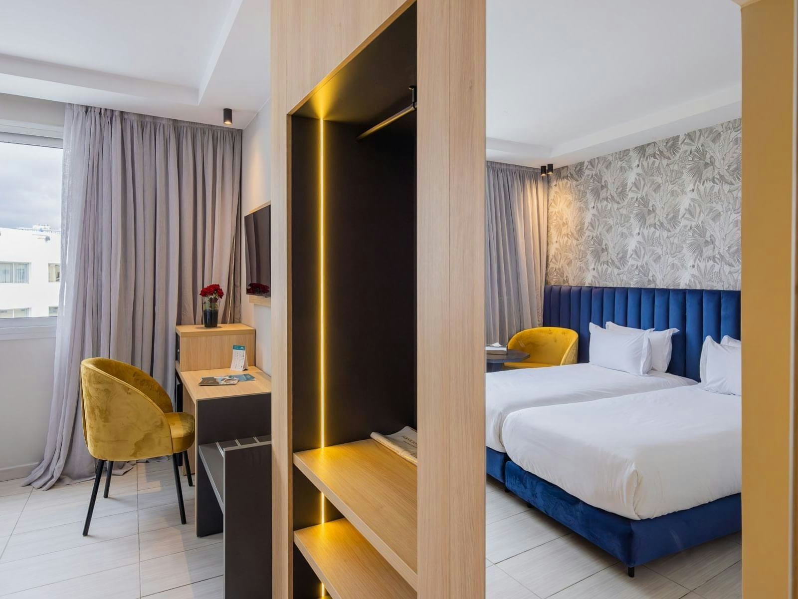 SUPERIOR ROOM, 2 SINGLE BEDS