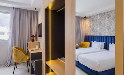 SUPERIOR ROOM, 2 SINGLE BEDS