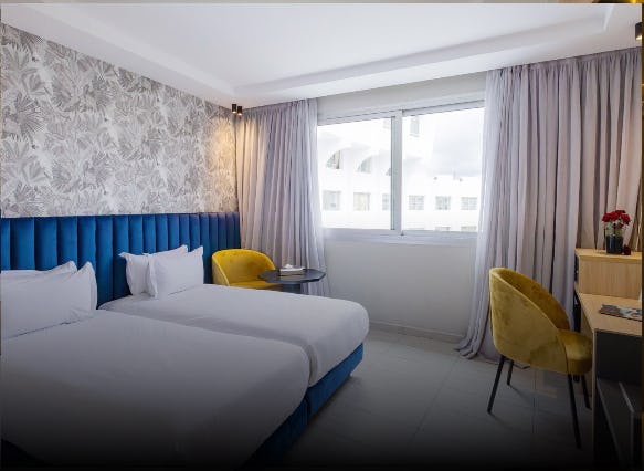 SUPERIOR ROOM, 3 SINGLE BEDS