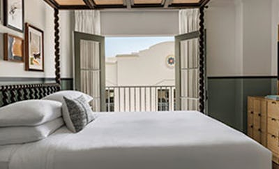 1 King Juliet Balcony