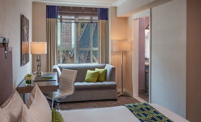 1 King Premium Jetted Tub City View