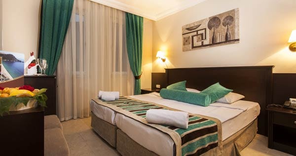kleopatra-royal-palm-hotel-standard-room-01_11243