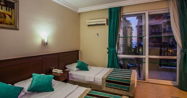 kleopatra-royal-palm-hotel-standard-room-03_11243
