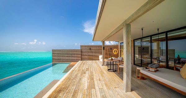 kuda-villingili-resort-maldives-water-villa-with-pool-01_11575