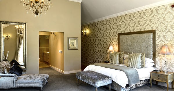 Lake View Honeymoon Superior Luxury Suite