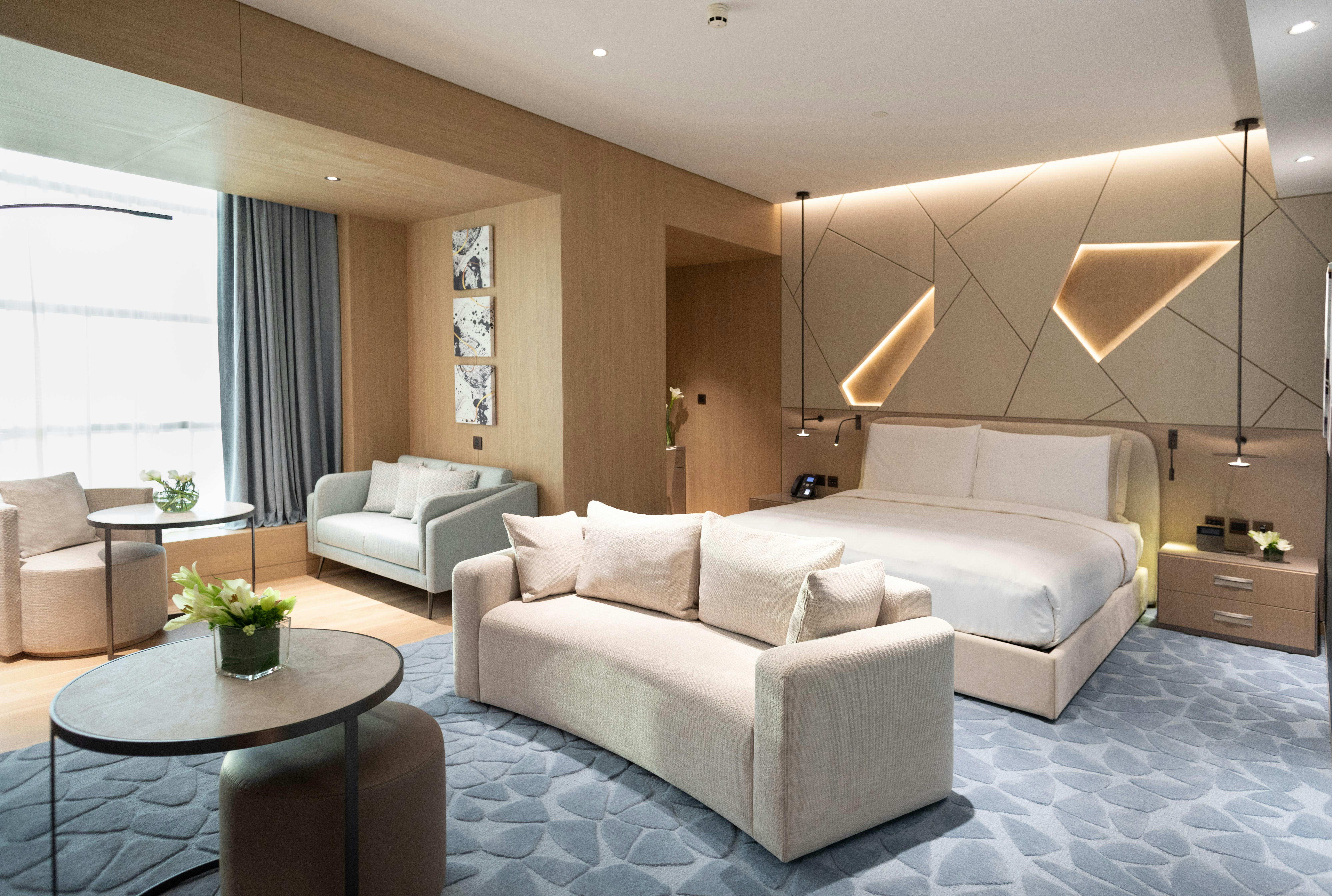 la-cigale-hotel-doha-business-suite-1-king-bed_9435