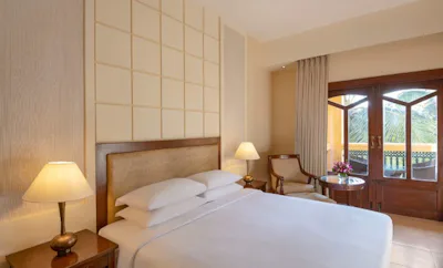 SeleQtions Suite Pool View with Balcony