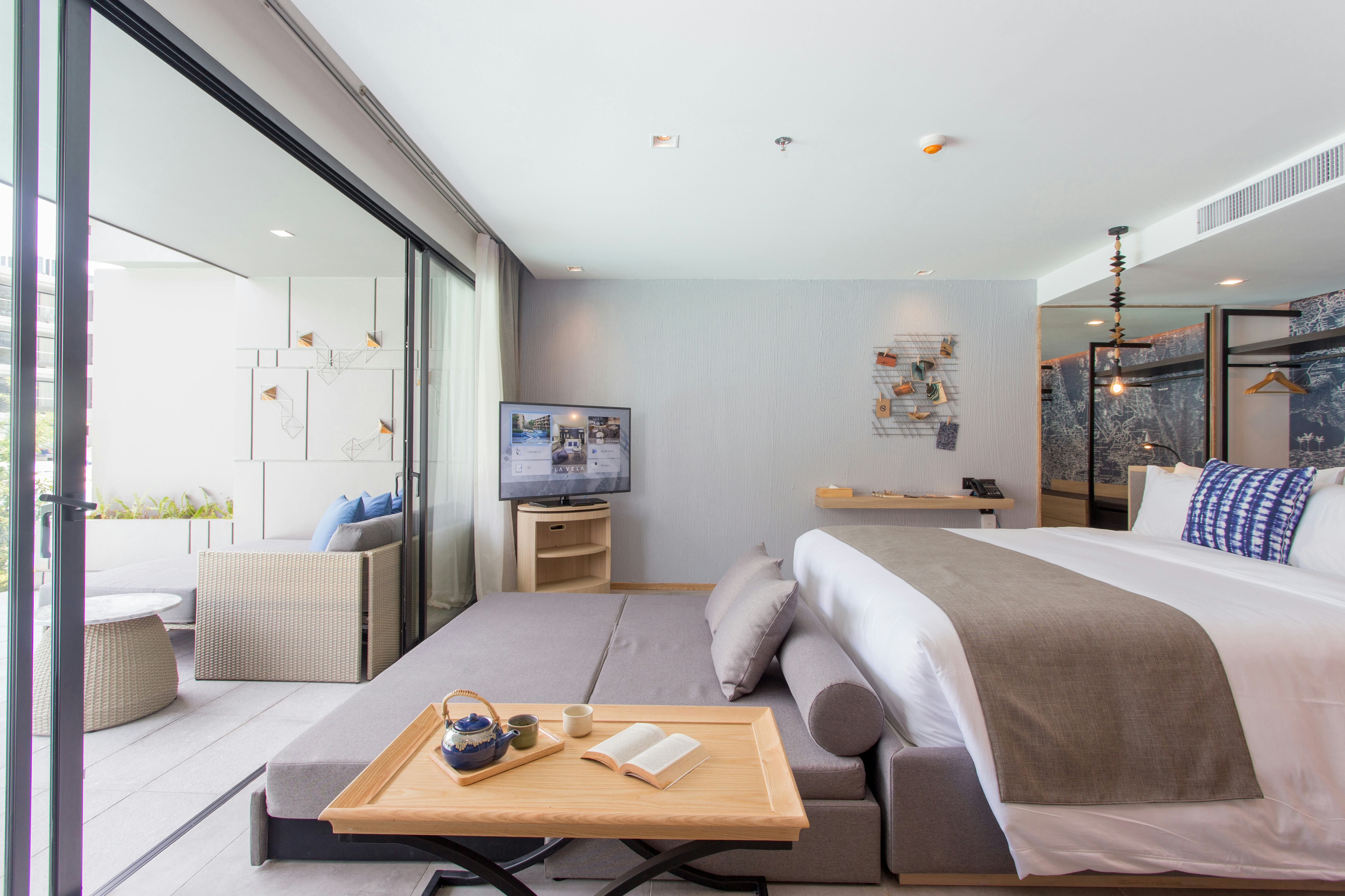 Deluxe Oceanside Room