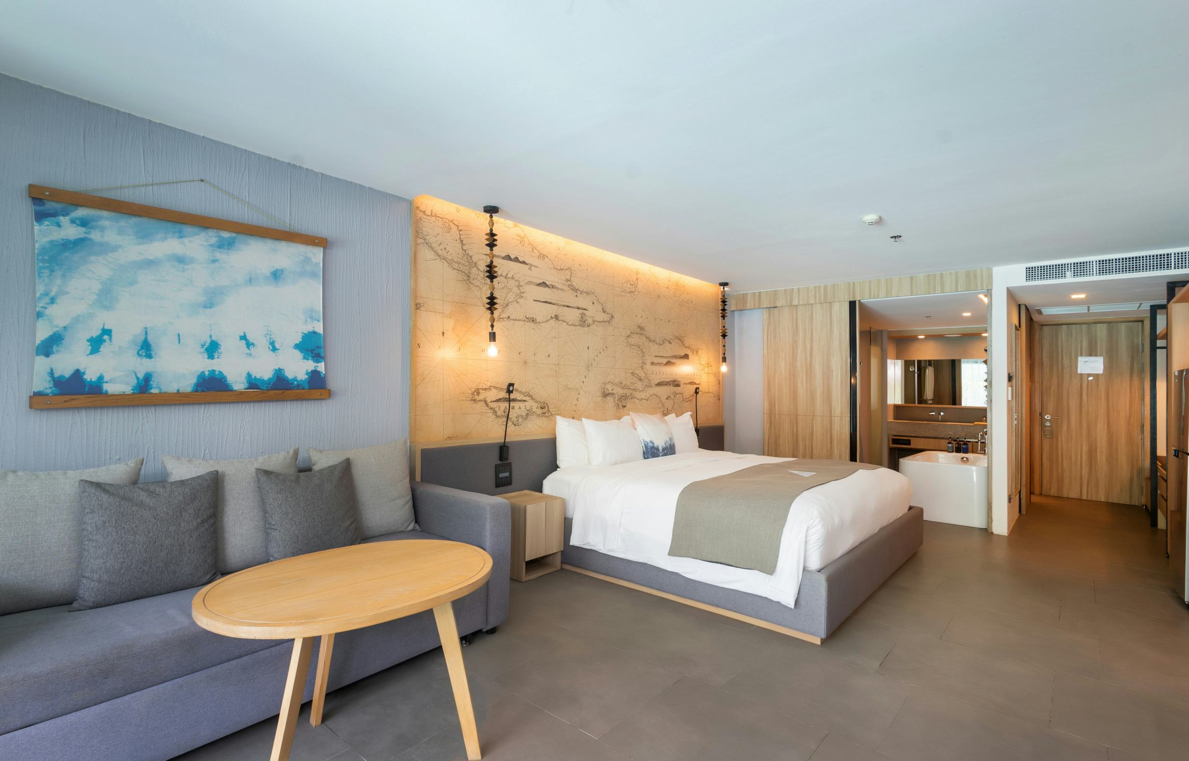 Deluxe Poolside Room