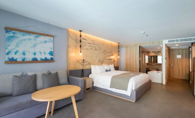 Deluxe Poolside Room