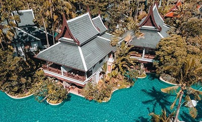 LAGOON POOL ACCESS WITH BATHTUB