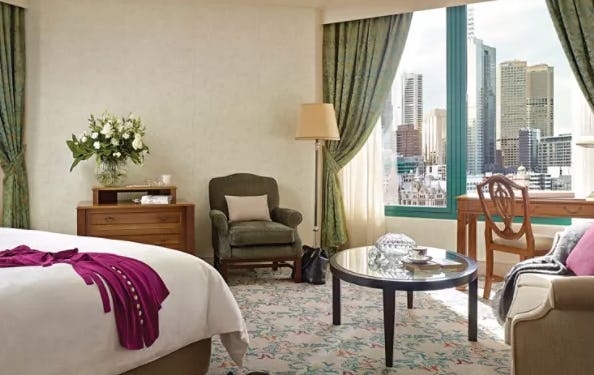 EXECUTIVE RIVER CORNER ROOM