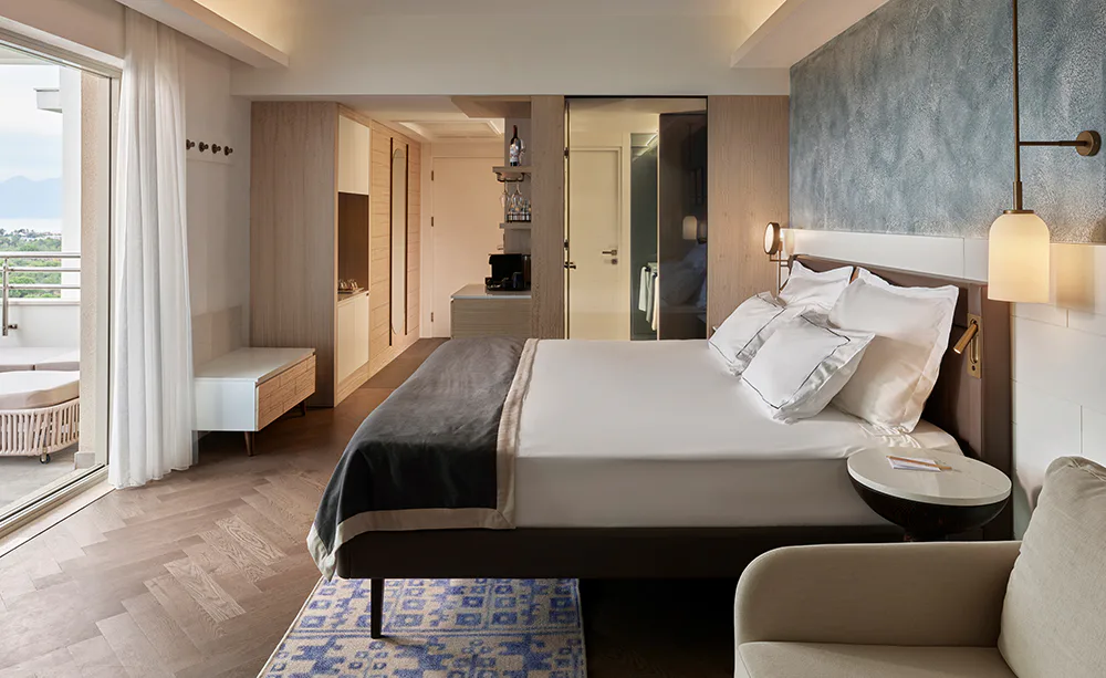 lara-barut-collection-antalya-corner-suite-with-jacuzzi-and-sea-view_13788