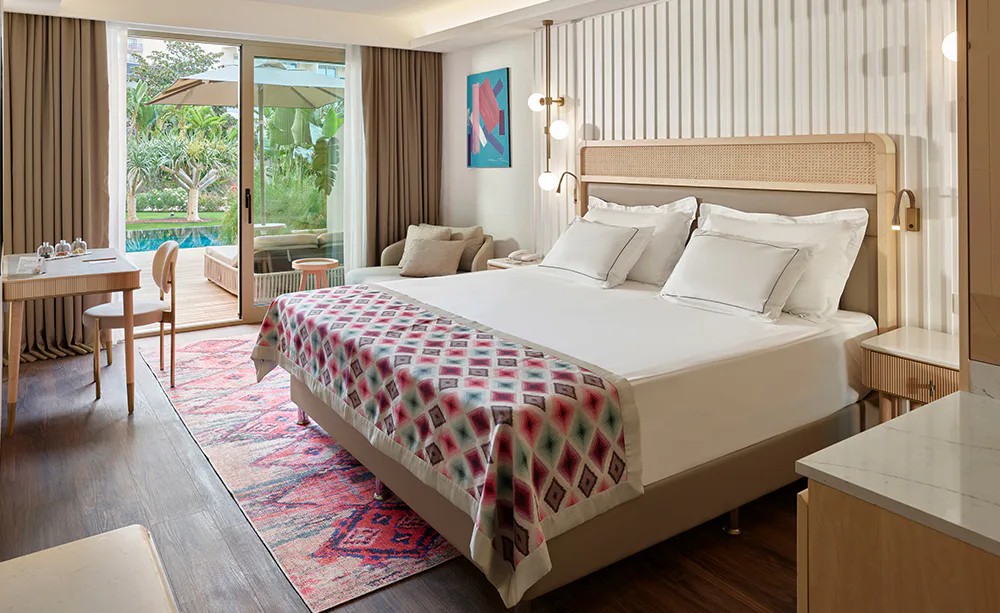 lara-barut-collection-antalya-deluxe-corner-swim-up-family-suite_13788