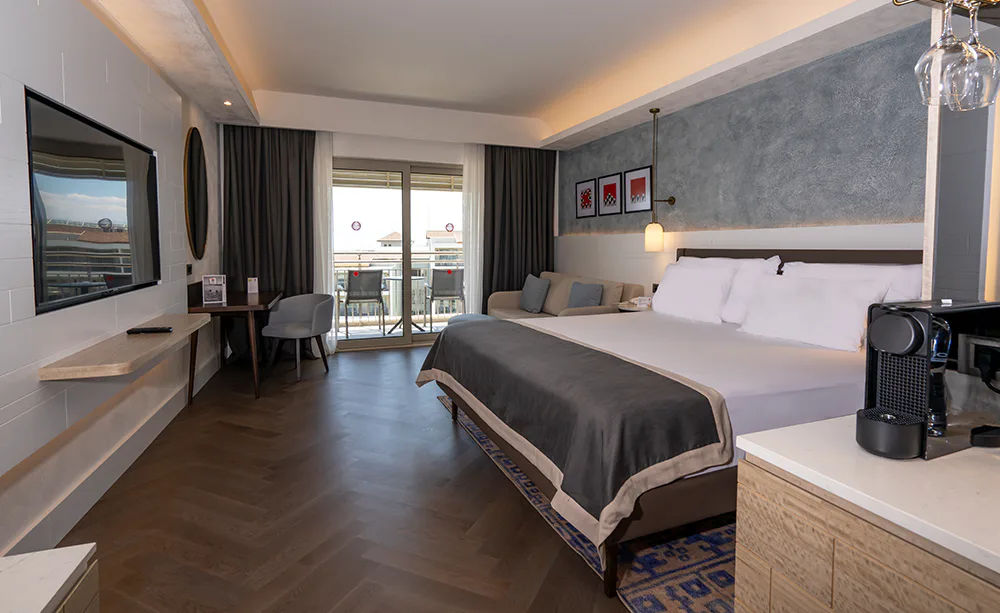 lara-barut-collection-antalya-deluxe-family-room-side-sea-pool-view_13788