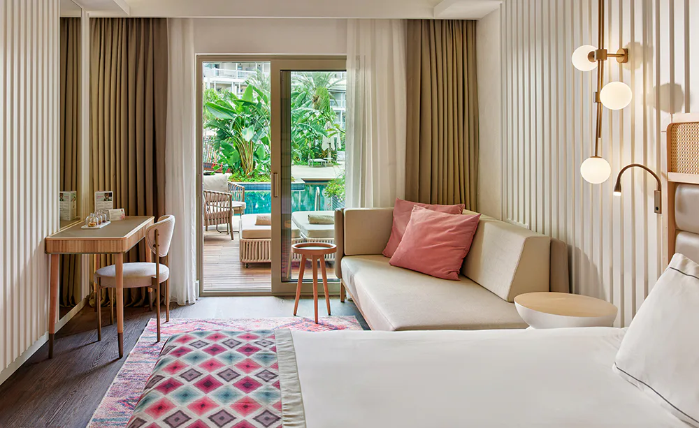 lara-barut-collection-antalya-deluxe-lagoon-swim-up-room_13788