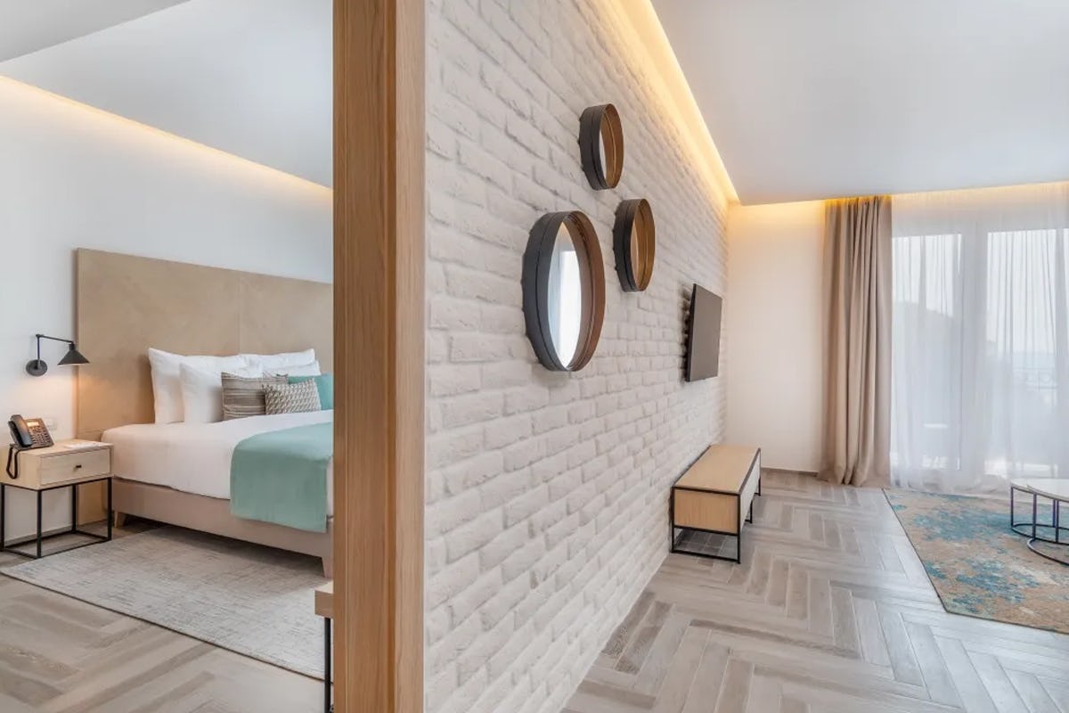 Suite w/ Kitchen Sea View  in Contemporary building