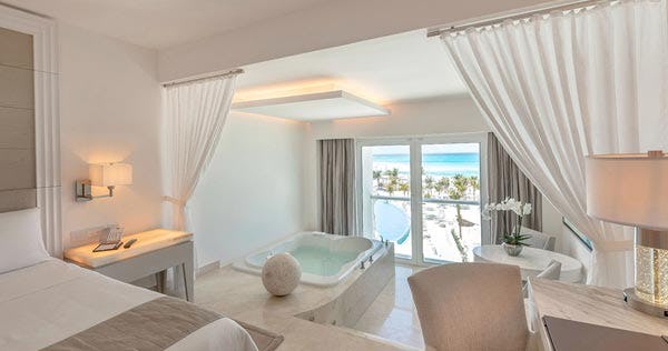 le-blanc-spa-resort-royale-honeymoon-oceanfront-01_6637