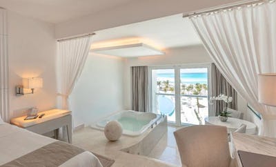 ROYALE HONEYMOON OCEAN FRONT