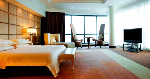 le-meridien-al-aqah-beach-resort-fujairah-club-lounge-access-3-bedroom-penthouse-suite--ocean-view-balcony-01_2178