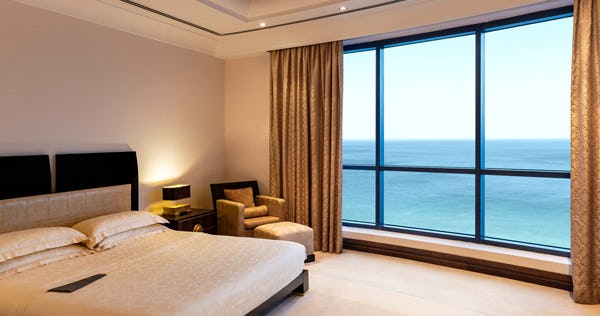 le-meridien-al-aqah-beach-resort-fujairah-club-lounge-access-3-bedroom-penthouse-suite--ocean-view-balcony-02_2178
