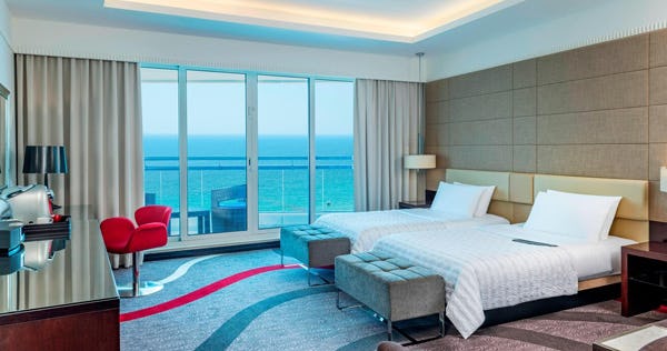 le-meridien-al-aqah-beach-resort-fujairah-club-lounge-access-guest-room-2-twin-single-beds-ocean-view_2178