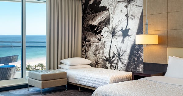 Deluxe Guest room, 1 King, Sofa bed, Ocean view, Balcony