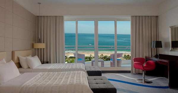 Deluxe Guest room, 2 Twin/Single Bed(s), Ocean view, Balcony