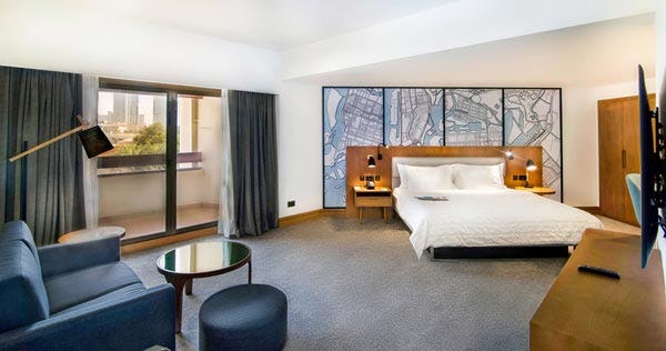 le-meridien-hotel-abu-dhabi-club-lounge-access-1-bedroom-junior-suite-king-sea-view-balcony_2155